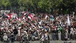 Bendera Merah Putih Raksasa Dibentangkan Massa Aksi 22 Mei