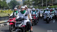 Massa nampak menggunakan motor untuk bergerak menuju gedung Bawaslu jelang aksi 22 Mei 2019.