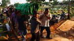 Jenazah Korban Bentrok 22 Mei Dimakamkan