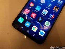 Menggenggam Honor 20 Pro di Indonesia