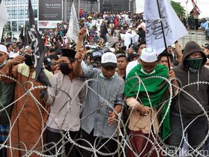 Aksi 22 Mei di Medan Belum Bubar, Massa Kepung Bawaslu Sumut