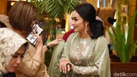 Penyanyi yang akrab disapa KD itu tengah berbahagia karena lolos ke Senayan. Pool/Noel/detikFoto.