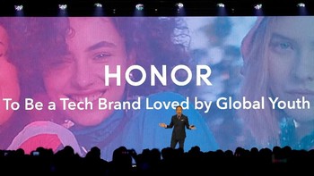 Di Honor 20 Pro, kamera utama diklaim punya aperture tercepat di jagat ponsel, f/1.4 dengan optical maupun electronic image stabilization. Ditambah kamera 8 megapixel telephoto dengan 3x optical dan 5x hybrid zoom, dengan digital zoom sampai 30x. Ada kamera makro 2 megapixel khusus yang juga disebut pertama kali ada di smartphone. Terakhir, kamera 16 megapixel untuk menangkap foto ultra wide. Foto: Reuters