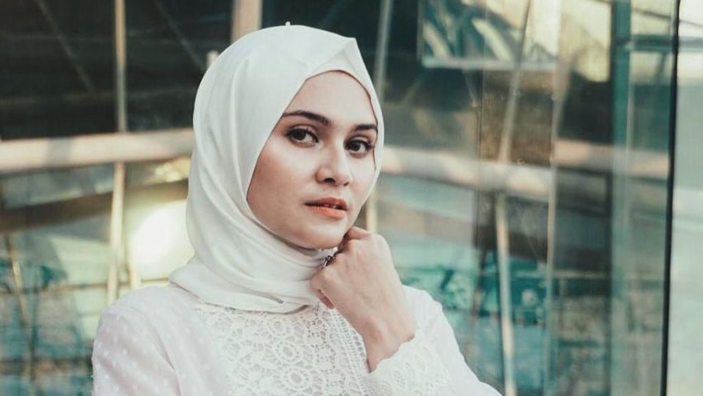 Hijab Bukan Penghalang Zee Zee Shahab Berolahraga