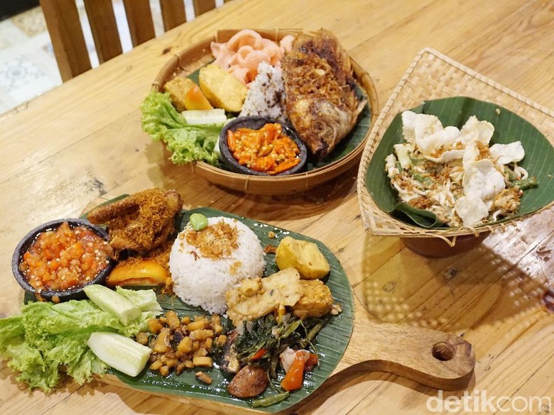 Seeng Nini: Ngaliwet Nyalira Sambil Cicip Sangu Tutug Oncom untuk Buka Puasa Seeng Nini: Ngaliwet Nyalira Sambil Cicip Sangu Tutug Oncom untuk Buka Puasa