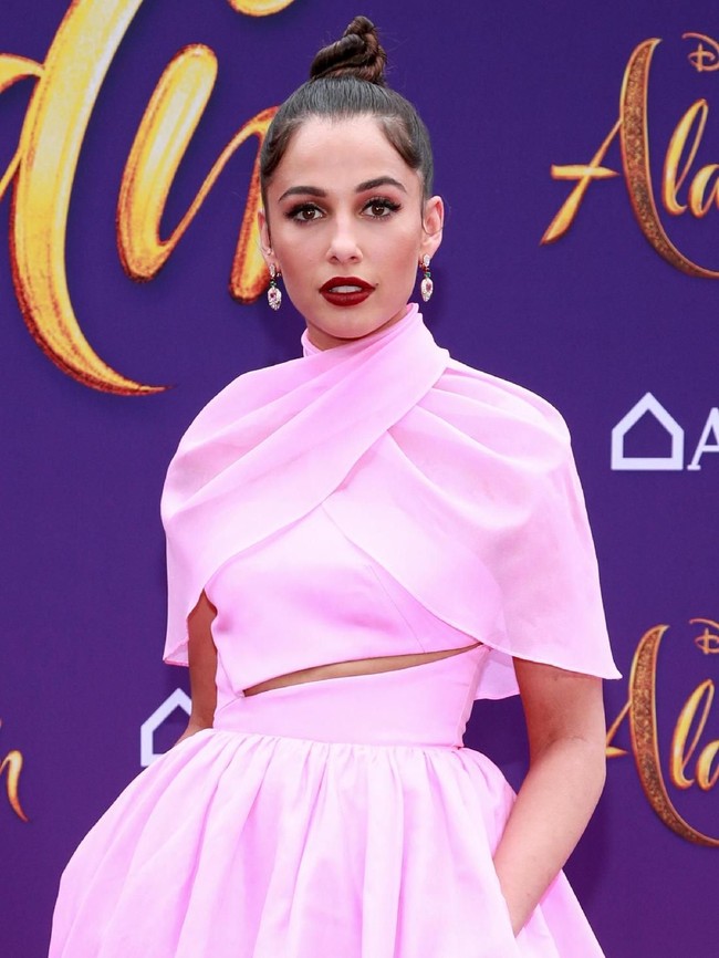 Naomi Scott menempati urutan 5. Popularitasnya menanjak sejak ia terpilih menjadi pemeran Putri Jasmie di film live-action Aladdin. Foto: Getty Images