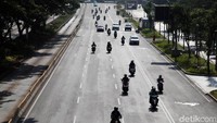 Penampakan kendaraan yang melintas di kawasan Jakarta.