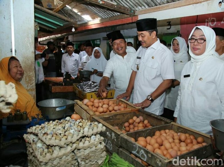 Wabup Banyuwangi Blusukan ke Pasar: Harga Kebutuhan Pokok Stabil Wabup Banyuwangi Blusukan ke Pasar: Harga Kebutuhan Pokok Stabil