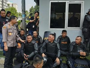 Pantau Demo di Bawaslu, Wakabareskrim Semangati Polisi yang Berjaga