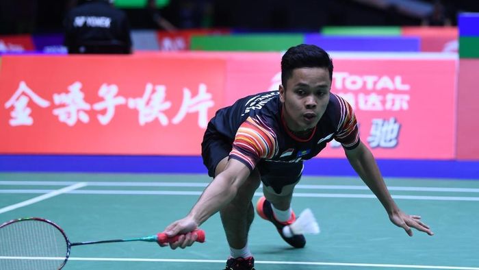 Anthony Sinisuka Ginting kalah melawan Kento Momota. (Foto: Wahyu Putro A / Antara)