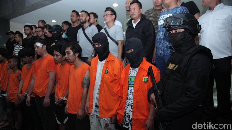 Tentang Rusuh 22 Mei: Rencana Serang Jokowi hingga Pendana Misterius Tentang Rusuh 22 Mei: Rencana Serang Jokowi hingga Pendana Misterius