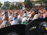 Massa aksi di depan Bawaslu