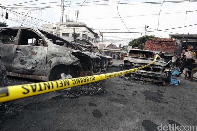 Berita Populer: Asuransi dan Servis Mobil Dibakar di Petamburan