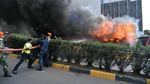 Ini Bus Brimob yang Dibakar Massa di Slipi
