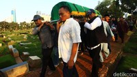 Almarhum menjadi salah satu dari 6 orang yang meninggal dalam peristiwa tersebut.