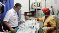 Gubernur DKI Jakarta Anies Baswedan mendatangi RS Tarakan untuk menjenguk orang-orang yang terluka akibat ricuh demo di sekitar kawasan Tanah Abang, Jakarta Pusat, yang terjadi sejak semalam, Rabu (22/5/2019).