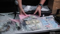 Dari ketiga TKP tersebut, polisi mengamankan sejumlah barang bukti.
