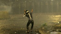Kerusuhan ini adalah buntut dari demonstrasi di depan kantor Badan Pengawas Pemilu (Bawaslu) RI, Jalan MH Thamrin, Jakarta Pusat, sepanjang Selasa (21/5) sore hingga malam yang menolak hasil penetapan pilpres 2019.