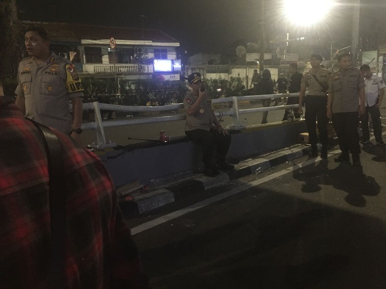 Kapolda Metro Jaya Pantau Lokasi Ricuh di Slipi Jakbar Kapolda Metro Jaya Pantau Lokasi Ricuh di Slipi Jakbar