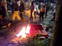 Rusuh Melebar ke Jalan Wahid Hasyim, Api Muncul di Sejumlah Titik