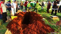 Korban sendiri masih berusia 17 tahun.