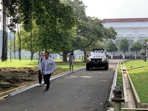 Ke Istana Temui Jokowi, AHY Bawa Mobil Hitam Kembar