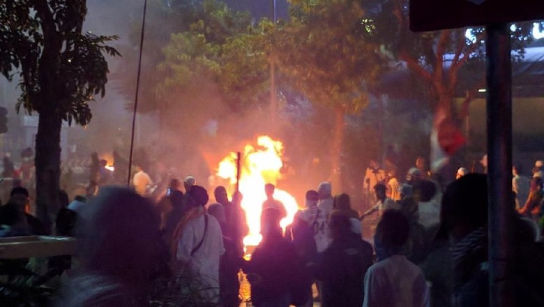 Kesaksian Pedagang soal Kerusuhan 22 Mei: Motor Dibakar, TV Hilang Kesaksian Pedagang soal Kerusuhan 22 Mei: Motor Dibakar, TV Hilang