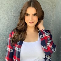 Zarine Khan juga termasuk salah satu wanita muslim tercantik di dunia. Dia dikenal sebagai model dan aktris India. Zarine lahir di Mumbai dan memulai kariernya sebagai aktris dengan membintangi beberapa iklan serta serial televisi di India. Ia mencapai puncak ketenarannya ketika bermain film Veer bersama bintang Bollywood Salma Khan. Foto: Instagram