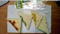 Dari luar tampilan sandwich ini terlihat penuh dan padat, tapi siapa sangka ketika dibuka isinya kosong. Benar-benar mengecoh pembeli. Foto: Istimewa