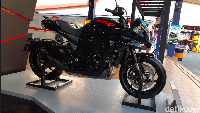 Salah satu pabrikan yang seolah mencoba hal tersebut adalah Suzuki Indonesia. Hal ini dilakukannya dengan membawa motor sport touring retro-nya yang sempat hangat diperbincangkan sejak tahun lalu, Suzuki Katana. Foto: Ruly Kurniawan/detikOto