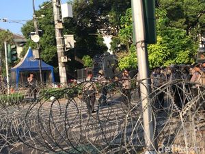 Dipasangi Kawat Berduri, Begini Situasi di Sekitar KPU