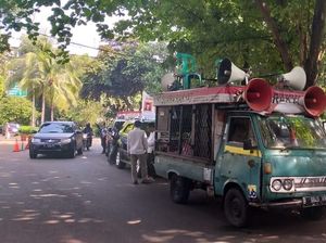 Ada Mobil Komando Suara Rakyat Parkir di Kertanegara