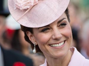 Kate Middleton Pakai Anting Putri Diana, Sama-sama Cantik