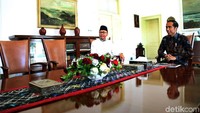 Selanjutnya pertemuan keduanya berlangsung secara tertutup dari awak media. Tidak diketahui apa saja yang dibahas dalam pertemuan itu.