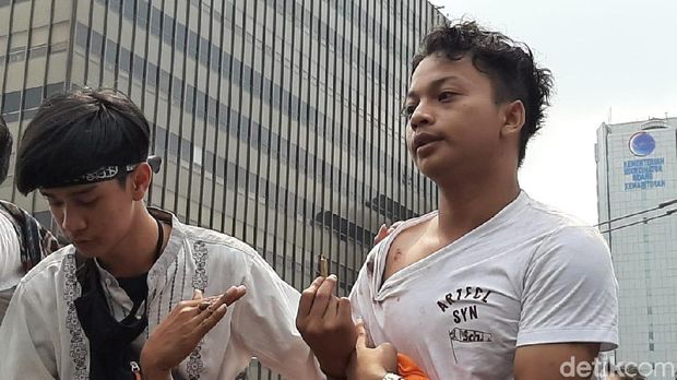 Ngaku Ditembak, Pendemo Ini Tunjukkan Luka di Dada dan Selongsong Peluru