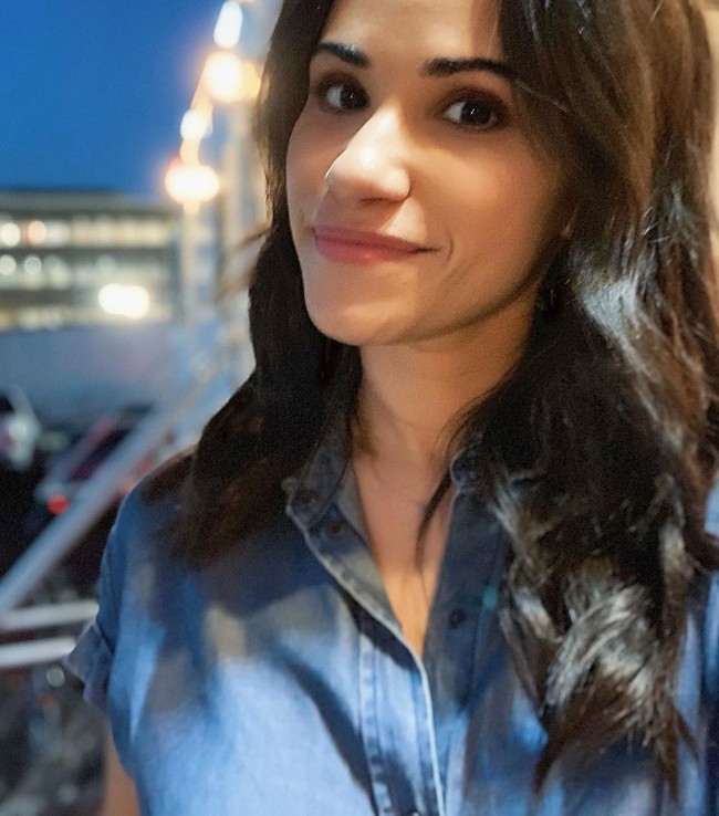 Berperan sebagai Meghan Markle ternyata butuh usaha yang cukup besar. Dia tak bisa langsung bertemu dengan sosok Meghan yang asli sehingga aktris 36 tahun itu melakukan riset lewat video-video di media sosial.  Foto: Instagram @tiffany_smith