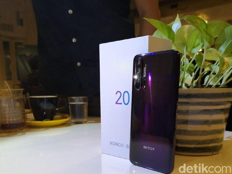 Menggenggam Honor 20 Pro di Indonesia