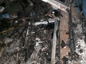 Pospol Sarinah Rusak Dibakar Massa