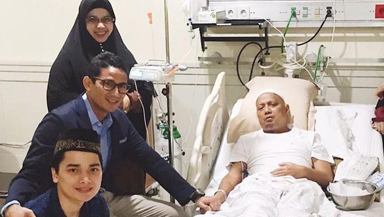 Sandiaga Uno Posting Momen saat Jenguk Arifin Ilham di RSCM Sandiaga Uno Posting Momen saat Jenguk Arifin Ilham di RSCM