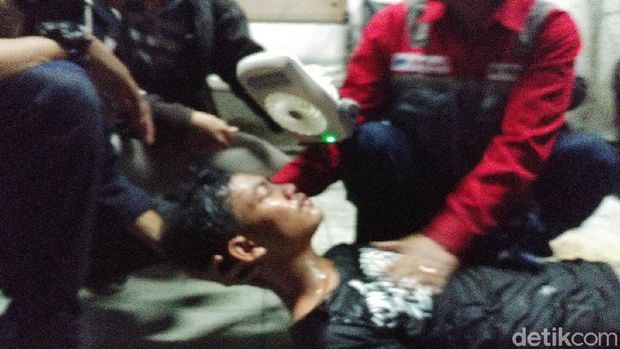 Suasana kerusuhan di perempatan Sarinah, Jakarta Pusat