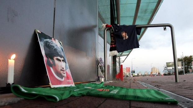 George Best dikenal dengan dribbling aduhai.