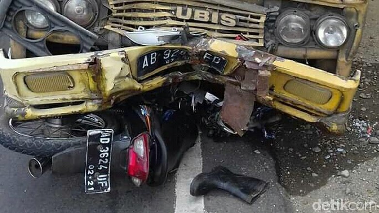 Truk vs Motor di Jalur Nasional Trenggalek, Satu Orang Tewas Truk vs Motor di Jalur Nasional Trenggalek, Satu Orang Tewas