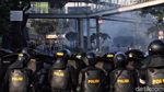 Potret Bentrokan Polisi dan Massa di Tanah Abang