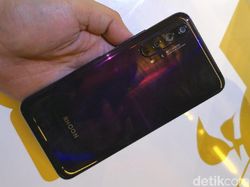 Menggenggam Honor 20 Pro di Indonesia