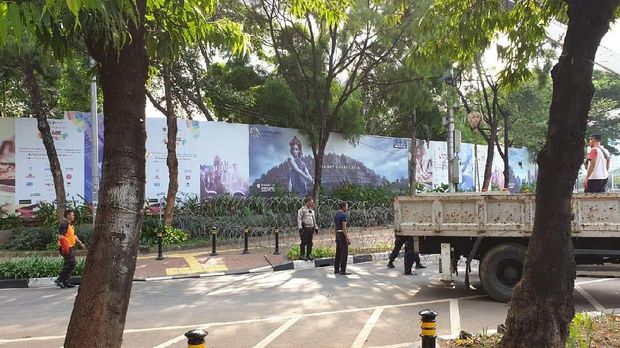 Jalan Depan DPR dari Semanggi Ditutup, Tol Masih Bisa Dilalui