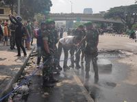 Rusuh di Jalan Jatibaru Mereda, TNI Berdialog dengan Pendemo
