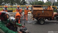 Hingga kini jalan disekitar kawasan Jatibaru Tanah Abang terpantau sudah aman terkendali dan dapat dilintasi.