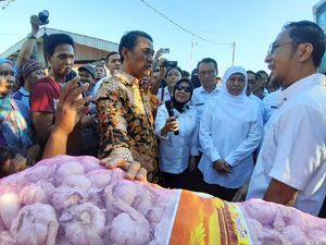 Cek Harga Pangan, Mentan dan Gubernur Jatim Sidak Pasar
