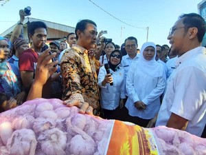 Cek Harga Pangan, Mentan dan Gubernur Jatim Sidak Pasar