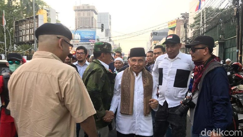 Orasi di Bawaslu, Amien Rais: Terus Berjuang Nonviolence Orasi di Bawaslu, Amien Rais: Terus Berjuang Nonviolence